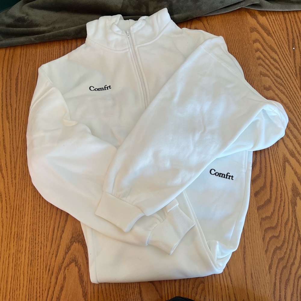 Comfrt Large Cloud Zip Hoodie & Large Sweatpants in White Snow - Picture 2 of 16